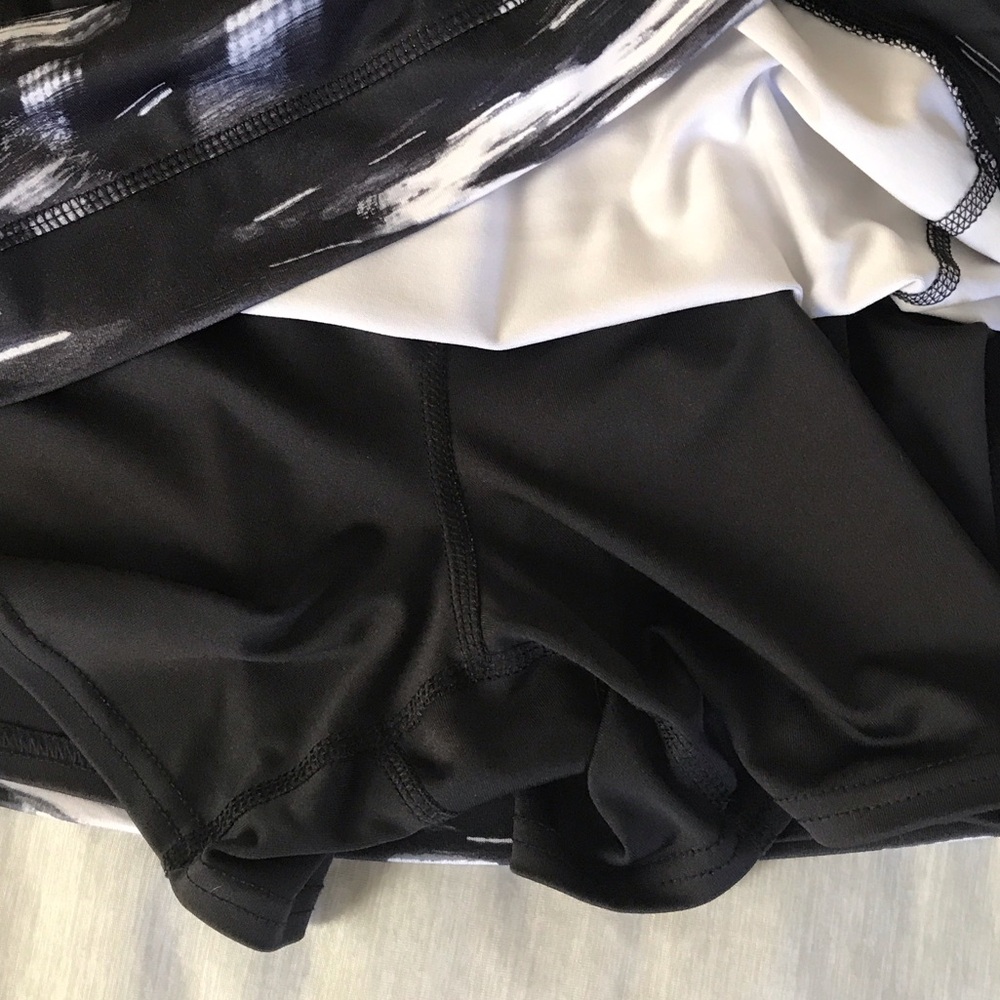 Tek Gear Black and White skort. - Picture 3 of 3